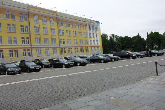 Der Fuhrpark der Administration des Präsidenten, insgesamt sollen es etwa 500 "Blaulichtlimousinen" sein