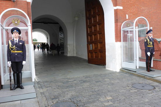 Als wir das Kremltor passierten, waren sie noch nicht da, wieso eigentlich?