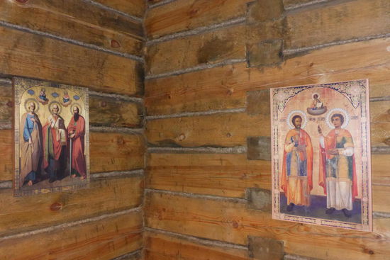 In Suzdal dürfen die Innenräume der Kirchen ausnahmsweise fotographiert werden. Hier schöne Ikonen