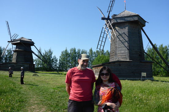 Begegnung vor Windmühlen: Shiu aus Shanghai reist mit ihren Eltern