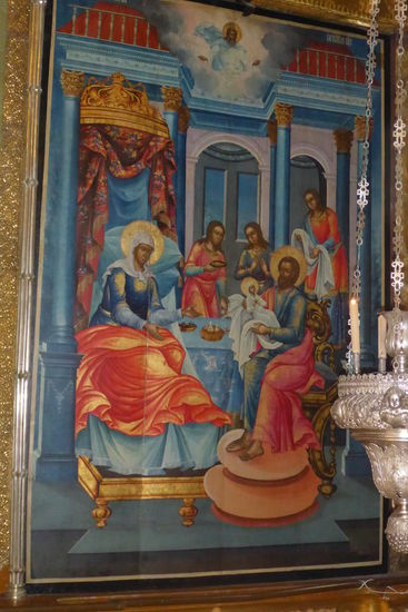 Die namensgebende Hauptikone zeigt die Gottesmutter nach ihrer Geburt mit ihren Eltern