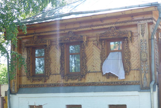 ... mit schönen Schnitzereien