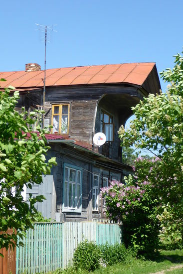 Mit vorgezogenem Dach