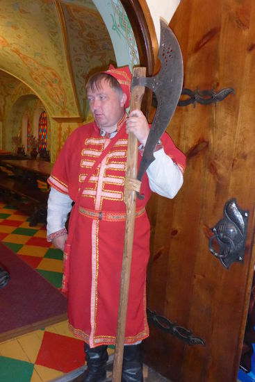 Auch er profitiert vom Tourismus, für ein Foto zusammen mit einem Touristen verlangt er 50 Rubel.