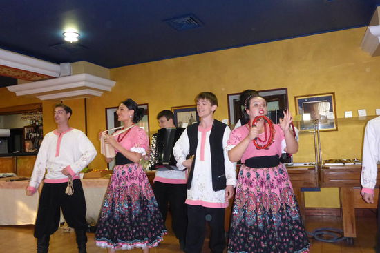 Russische Volkstanzgruppe mit ...