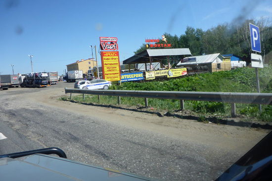 Die russischen Freunde und Helfer sind allgegenwärtig, hier als Atrappe ...