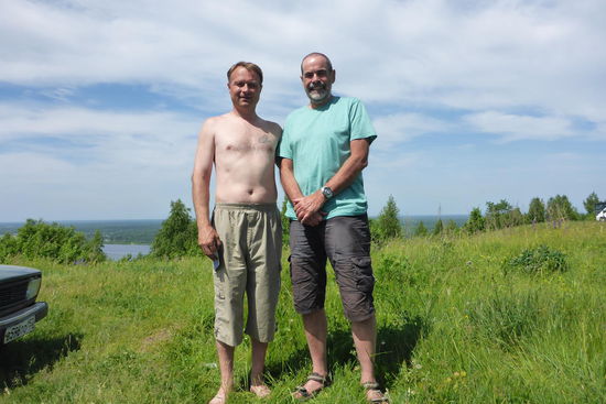 ... Dimitrij kommen aus der Gegend um N. Novgorod, sie sind nicht verheiratet, womit Dimitrij glücklicher ist als Olga, wenn ich die Mimik und Gestik der beiden richtig interpretiere