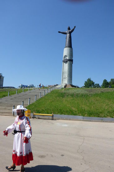 Das Wahrzeichen von Tscheboksary: Mutter-Schutz-Denkmal, einschließlich Sockel 46 m hoch