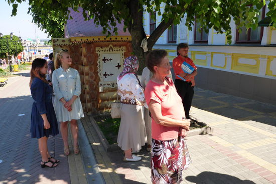 ... werden interessiert ...