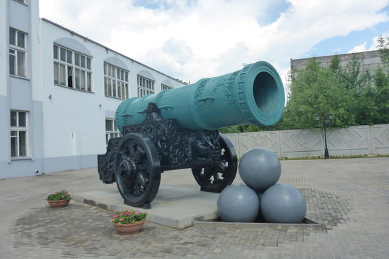 Kopie der Zarenkanone vor der Waffenschmiede (das Original kennen wir ...)