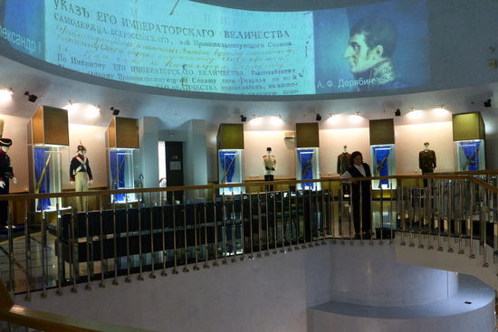 ... darf, wie die Moschee in Kazan, nur mit Plasiküberschuhen betreten werden