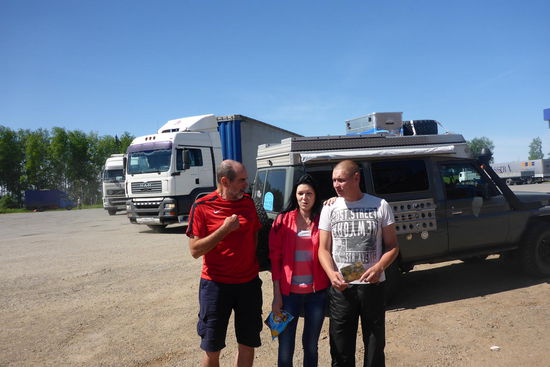 Begegnungen: Anja und Andrej aus Perm mit der Tourkarte