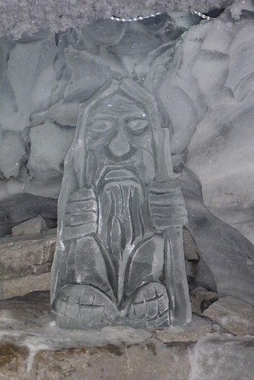 Höhlengeist, in der Höhle beträgt die Temperatur immer - 5 Grad Celsius