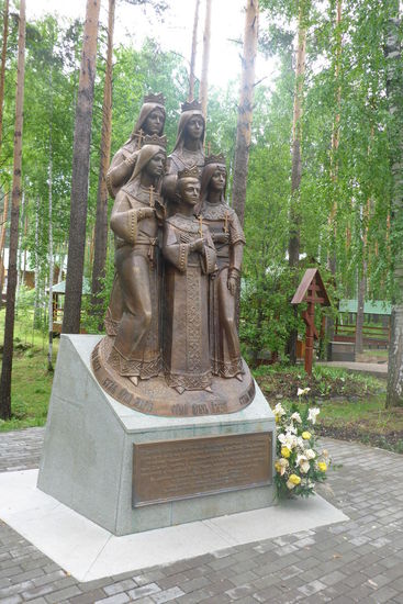 Die 5 Kinder des Zaren, vorne der einzige Sohn, an Hämophilie erkrankt hatte er eine Lebenserwartung von etwa 16 Jahren