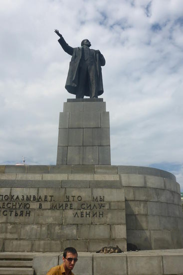 Er fehlt in keiner Stadt, Genosse Lenin