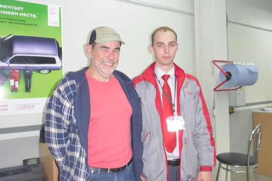 Begegnungen: Nikolai ist verantwortlicher Ingenieur, superfreundlich, kompetent und ausgesprochen fair, er nennt zuvor den Preis und dabei bleibt es auch