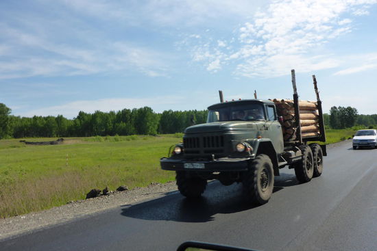 Rohstoffland, er kommt tief hinein