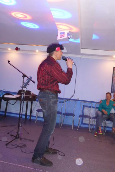 ... Eugen unterhält uns mit russischen Liedern