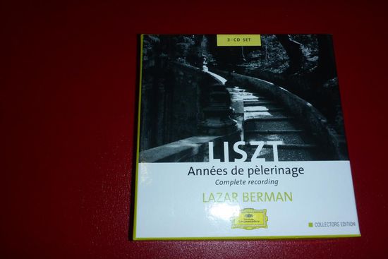 Im Roman "Die Pilgerjahre des farblosen Herrn Tazaki" liebt der Protagonist diese Musik von Franz Liszt, gespielt von Lazar Berman, insbesondere das Stück "Le Mal du pays"; Ulrike und Gerd L. haben sie mir für diese Reise geschenkt, herzlichen Dank Euch beiden. Bisher hat mich die Musik von Liszt nicht begeistert, sie war für mich oberflächlich und zu "wild". Durch Murakami, der sie wunderbar in den Roman einbindet, habe ich entdeckt, daß unter einer banal wirkenden Oberfläche Tiefen zu entdecken sind, die wirklich berühren; inzwischen höre ich diese melancholisch gefärbten Klavierzyklen täglich auf der Reise durch Sibirien, irgendwie passen sie gut zu dieser Landschaft