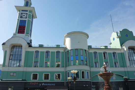 Das alte Bahnhofsgebäude ist einer Lokomotive nachempfunden