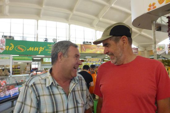 Begegnungen: Victor freut sich, uns zu treffen, er diente in der Sowjetarmee, u.a. in Tschechien