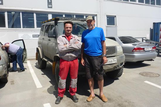 Begegnungen: Andrej entdeckt den Schaden und zeigt mir stolz seinen Patriot aus russischer Produktion