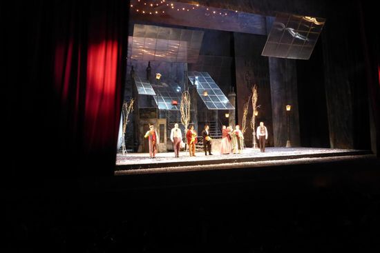 La Boheme von Giacomo Puccini ist eine bemerkenswerte Vorstellung mit eindrucksvollen Stimmen; es geht um Leben, Leiden und Lieben von einfachen Menschen und ist Puccinis Meisterwerk