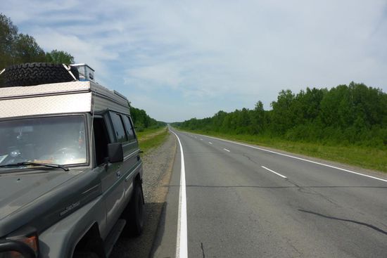 ... Abwechslung bringen der sehr unterschiedliche Straßenbelag ...