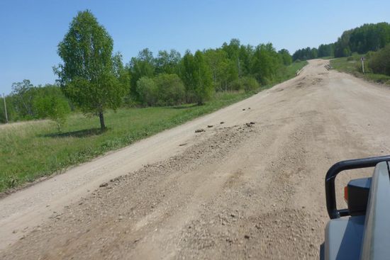 Ca. 35 km lange Schotterpiste, mit teilweise sehr tiefen Löchern ...