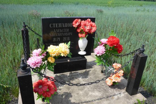 Weiter ostwärts wird es einsamer auf den Straßen, dafür wird wilder gefahren, er starb im Alter von 22 Jahren