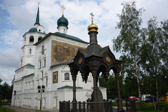 Die etwa 300 Jahre alte Erlöserkirche, das erste Steingebäude der Stadt