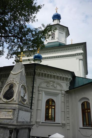 ... und Turm der Gotteserscheinungs-Kathedrale