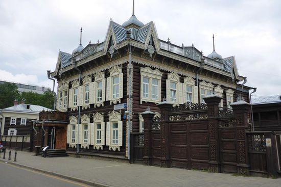 Bemerkenswerte Holzhausarchitektur aus dem 19. Jahrhundert ...