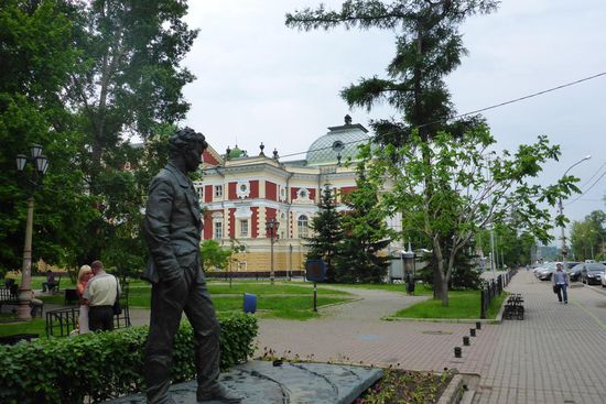 Statue eines mir Unbekannten am Theater
