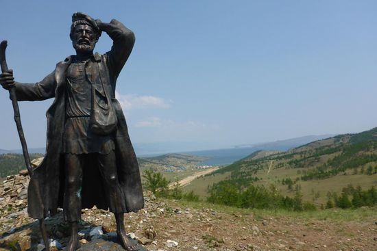Ein weiterer (mir unbekannter) Held der Sowjetunion, am Horizont der Baikalsee