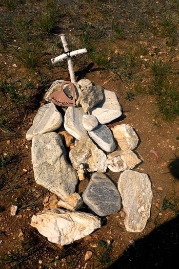 ... hier beerdigte im Jahr 2011 ein deutscher Einzelreisender seinen Hundeliebling