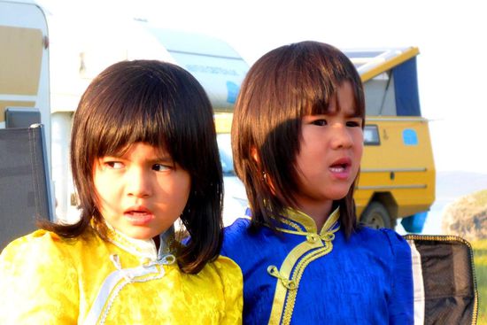 ... seine Kinder singen ein Volkslied