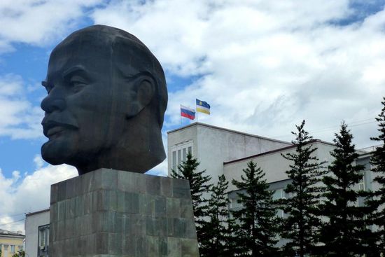 Genosse Lenin, es reichte nur für den Kopf, der wiegt immerhin 42 Tonnen, obwohl hohl