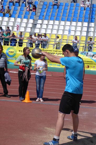 Am 6.7.2014 ist burjatischer Nationalfeiertag
Im Stadion finden Wettkämpfe statt ...