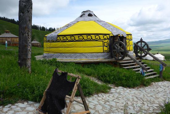 Jurte, der Eingang zeigt immer nach Süden, hier ein Museum