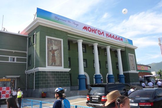 Am Eingang zum Stadion