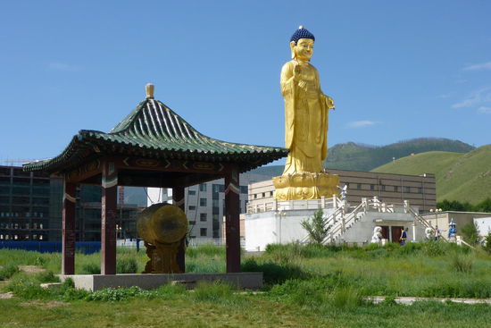 Hauptreligion ist der Buddhismus