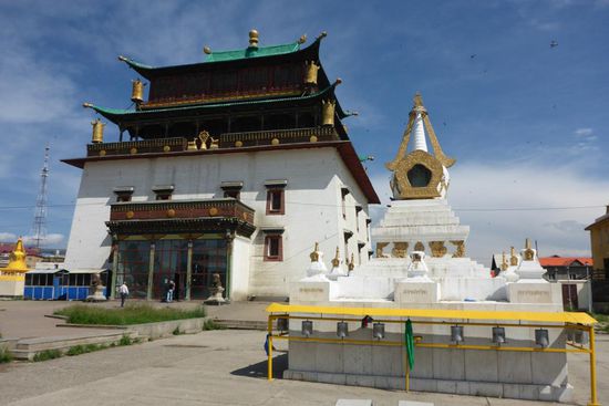 Gandankloster in Ulaanbaatar, 1838 als religiöses Zentrum gegründet
Gandan ist tibetisch und bedeutet "Das Freudvolle"