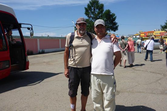 Begegnungen: Ghana (so nennt er sich gegnüber Touristen, sein eigentlicher Name ist für uns unaussprechbar) zeigt uns seine Stadt (1639 gegründet)