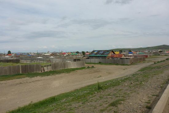 Karakorum, "schwarzes Geröll", Anspielung auf den schwarzen Basalt der Region
in der Blütezeit lebten hier 10.000 -15.000 Menschen, überwiegend Handwerker
der Herrscher war mit seinen 150.000 Soldaten meistens unterwegs auf Raubzügen