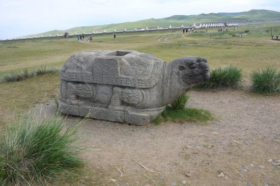 Die Schildkröte, auch hier Symbol für ewiges Leben
Die Residenz Chinggis Khans soll sich in unmittelbarer Nähe befunden haben