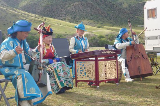 Konzert im Camp am Orkhon-Fluß bei Karakorum ...