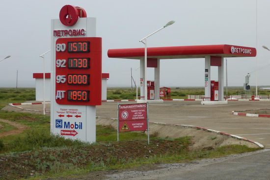 Es gibt genügend Tankstellen um Ulaanbataar
ansonsten wird es dünn
Diesel kostet ca. 75 Eurocent