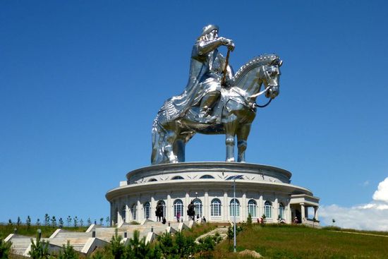 Chinggis Khaan-Statue aus Edelstahl, 25 m hoch