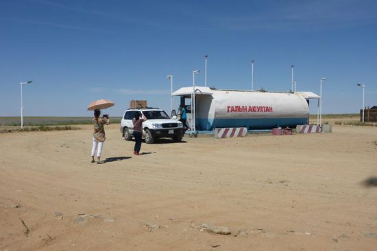 Mongolische Wüstentankstelle